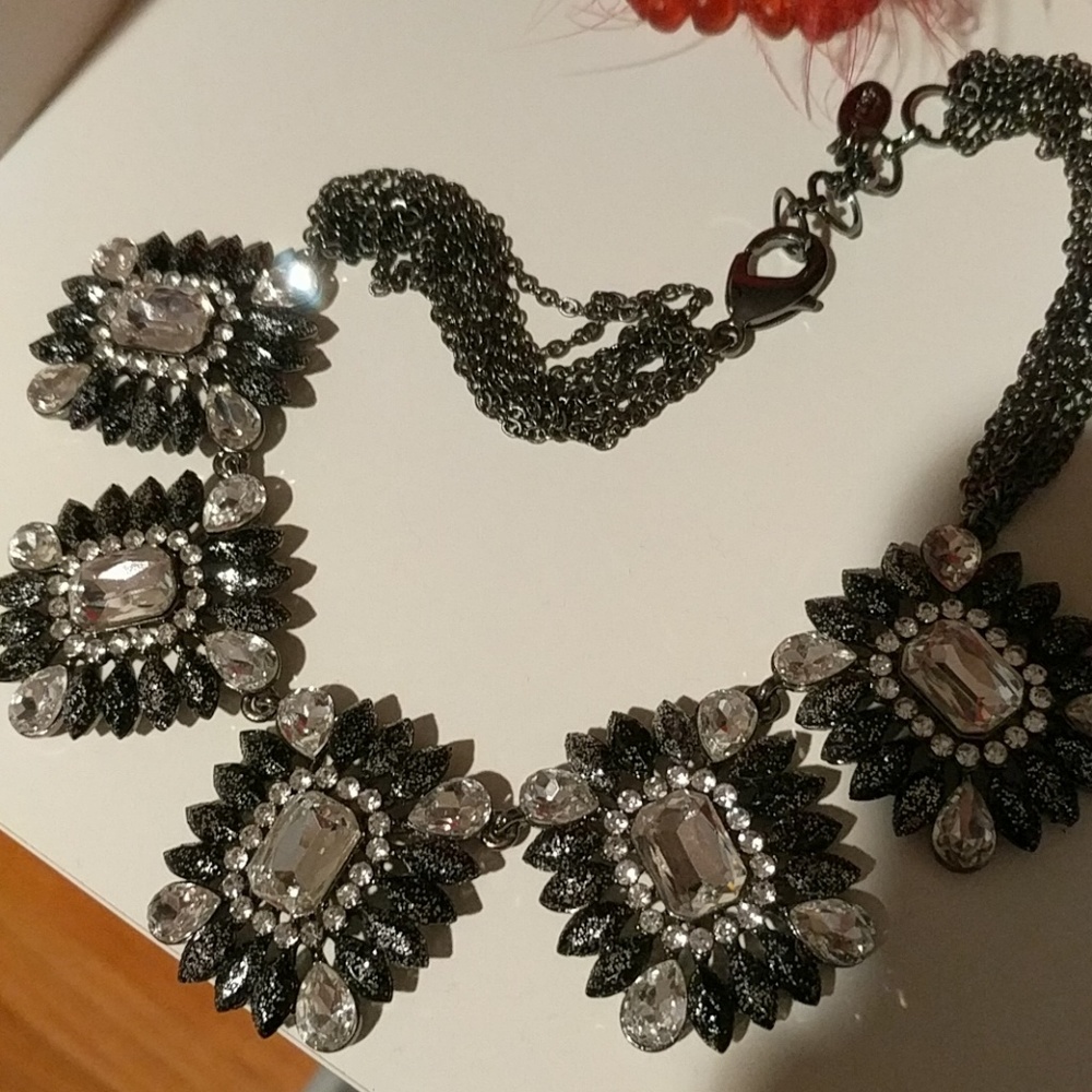 SPARKLING JEWEL NECKLACE